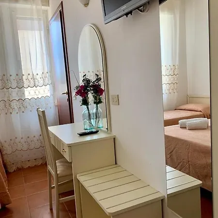 In Guest - New Cirene Triple Comfort With Breakfast * Rimini
