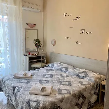Vendégház In Guest - New Cirene Triple Comfort With Breakfast *