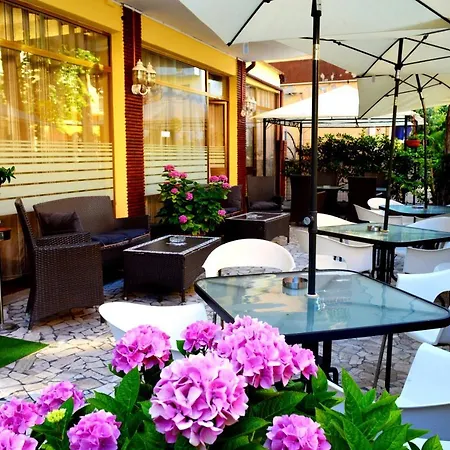 Affittacamere In Guest - New Cirene Triple Comfort With Breakfast
