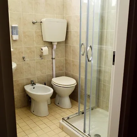 Affittacamere In Guest - New Cirene Triple Comfort With Breakfast Rimini