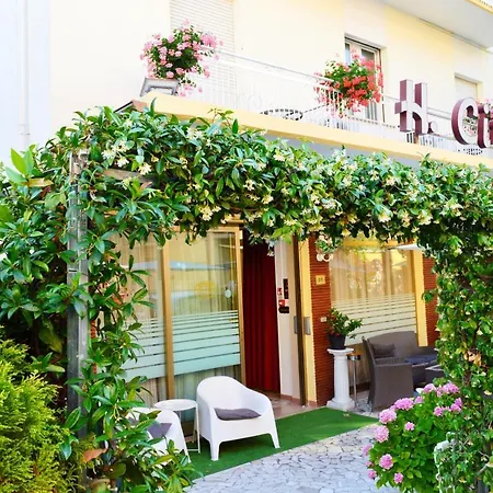 In Guest - New Cirene Triple Comfort With Breakfast * Rimini