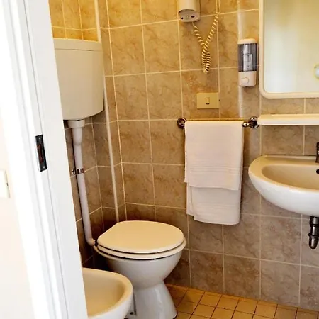 In Guest - New Cirene Triple Comfort With Breakfast Rimini