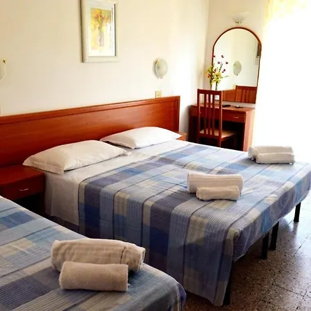 In Guest - New Cirene Triple Comfort With Breakfast Maison d'hôtes