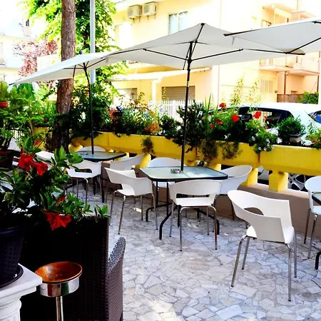 Maison d'hôtes In Guest - New Cirene Triple Comfort With Breakfast